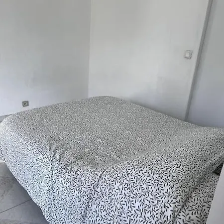2 Pièces Idéalement Situé 5 Min De La à Pied Mentone