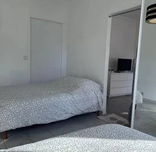 2 Pieces Idealement Situe 5 Min De La A Pied Διαμέρισμα Μεντόν